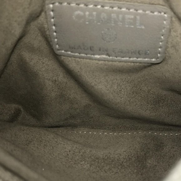 CHANEL Matelasse Golden Patent Leather Pouch - Picture 8 of 12